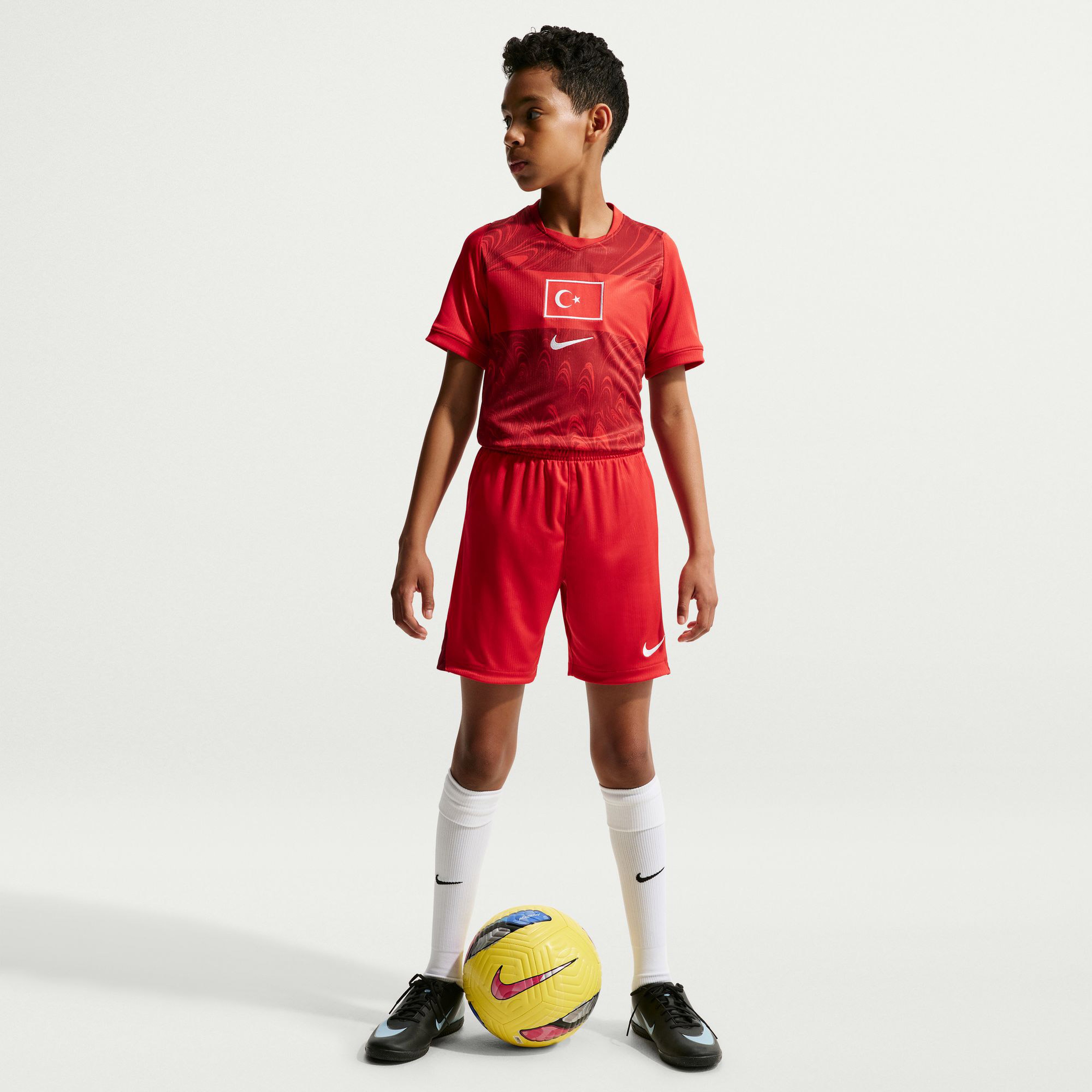 Nike Türkiye 2026  Çocuk Kırmızı İç Saha Stadyum Şortu