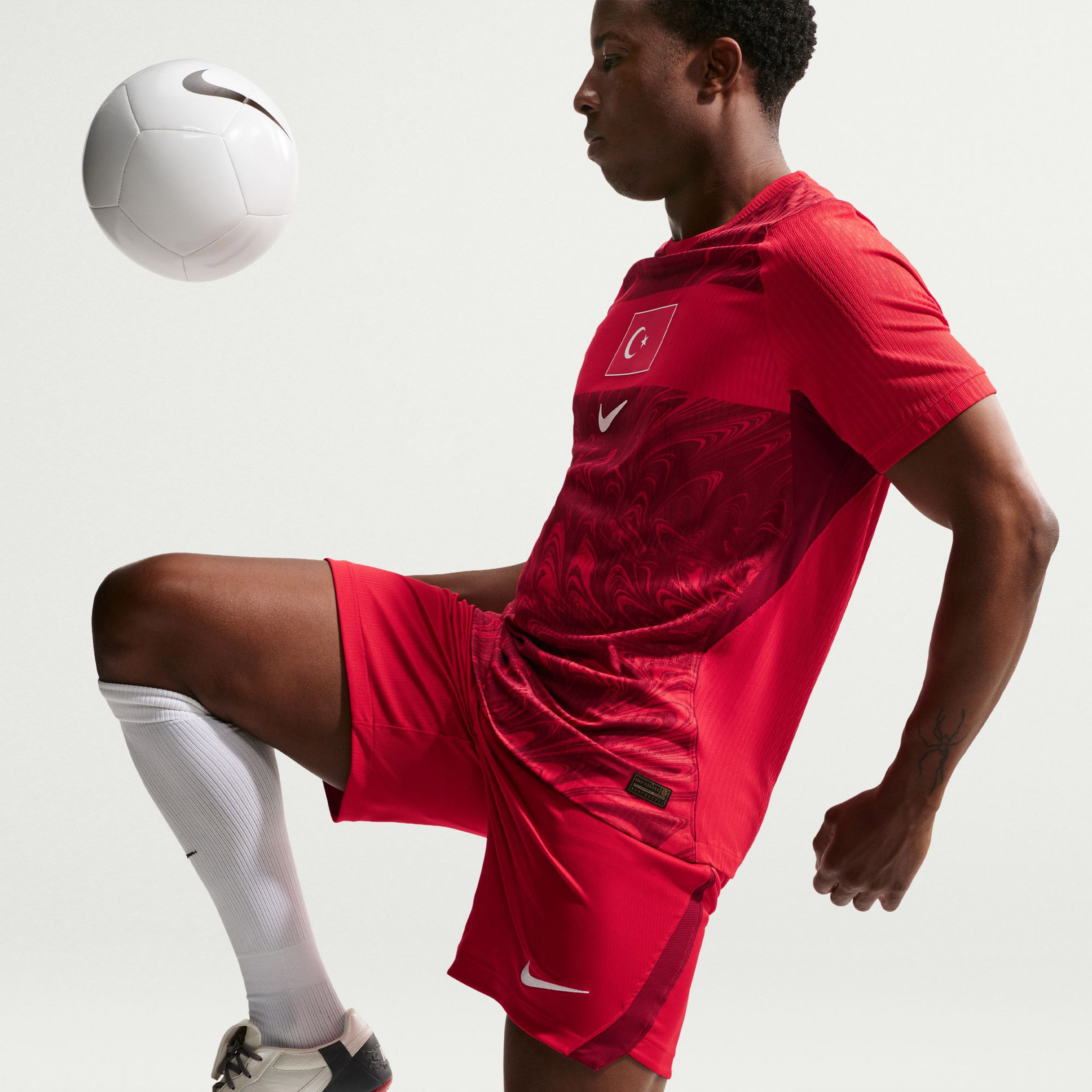 Nike Türkiye 2026 Erkek Kırmızı İç Saha Stadyum Şortu