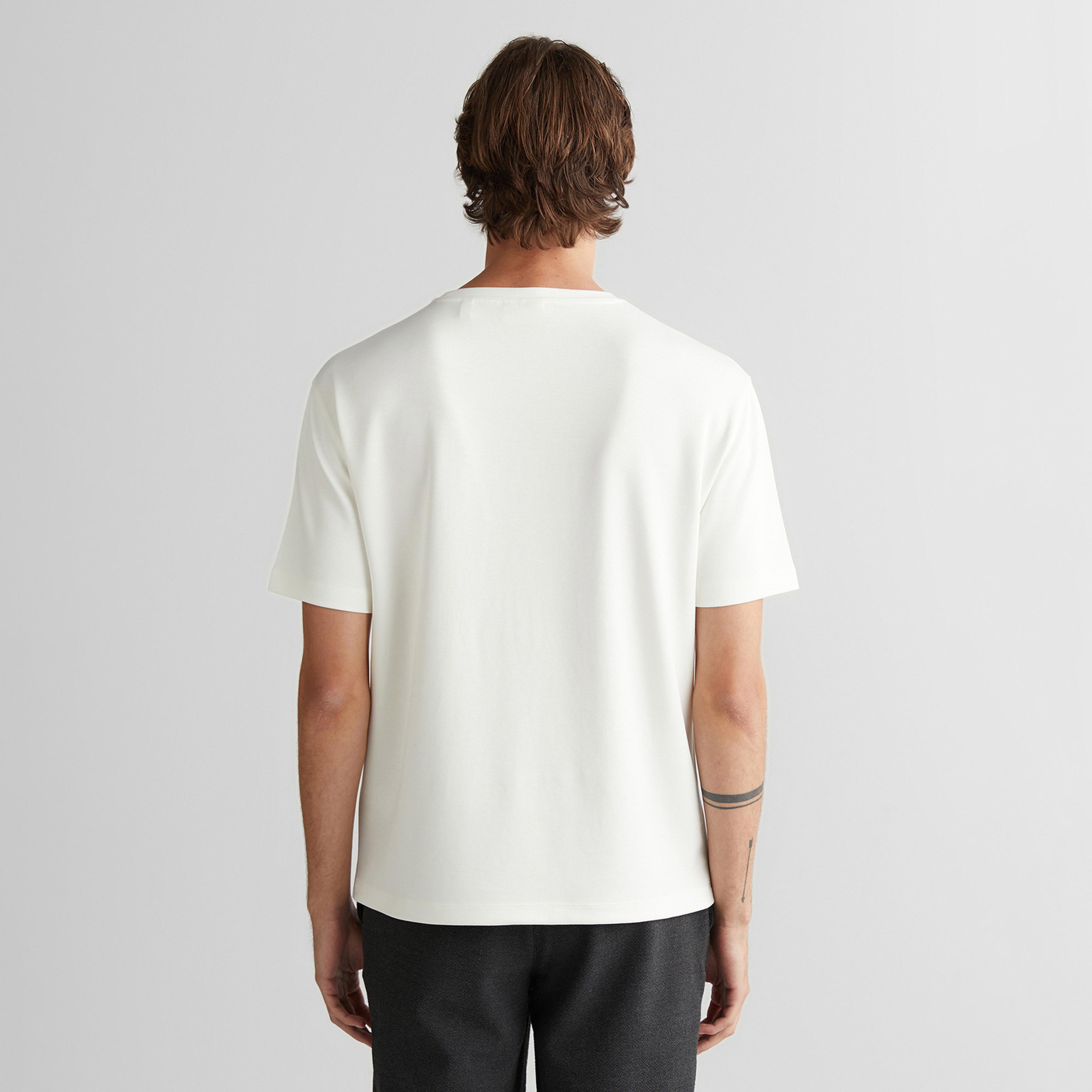 Emboss c-neck t-shirt