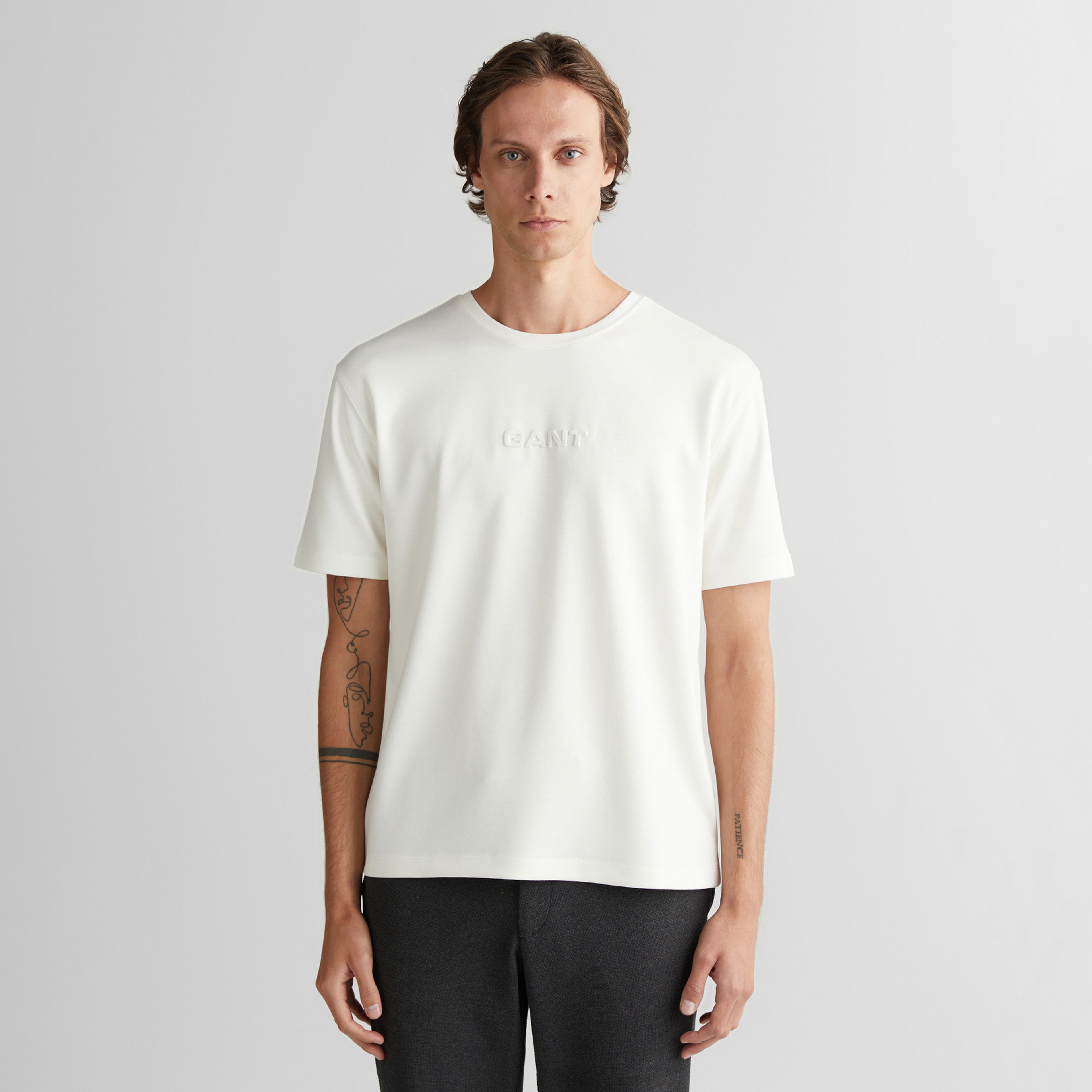 Emboss c-neck t-shirt