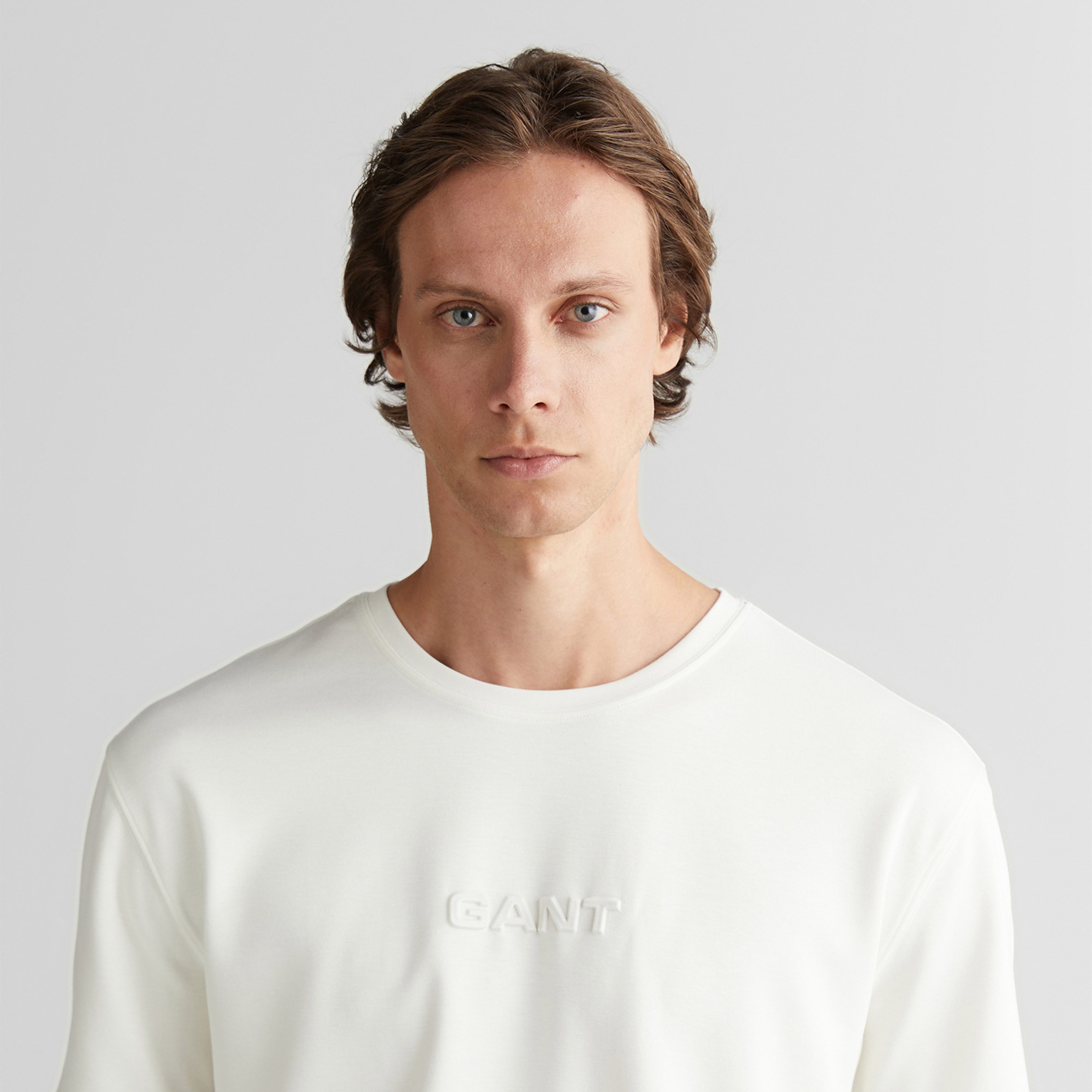 Emboss c-neck t-shirt