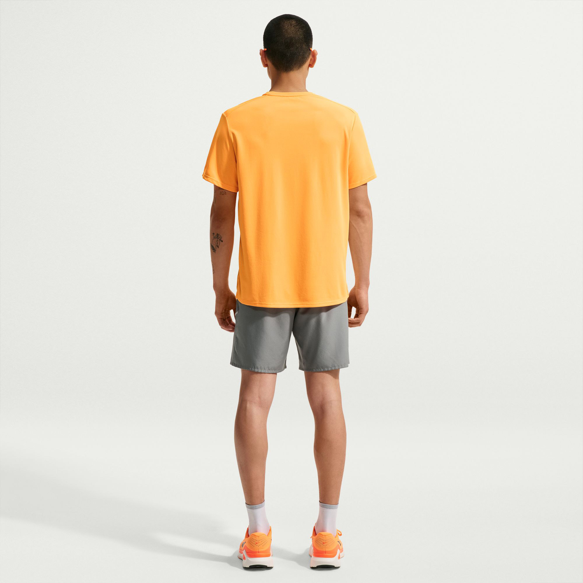 Nike Dri-FIT Miler Erkek Turuncu Koşu T-Shirt