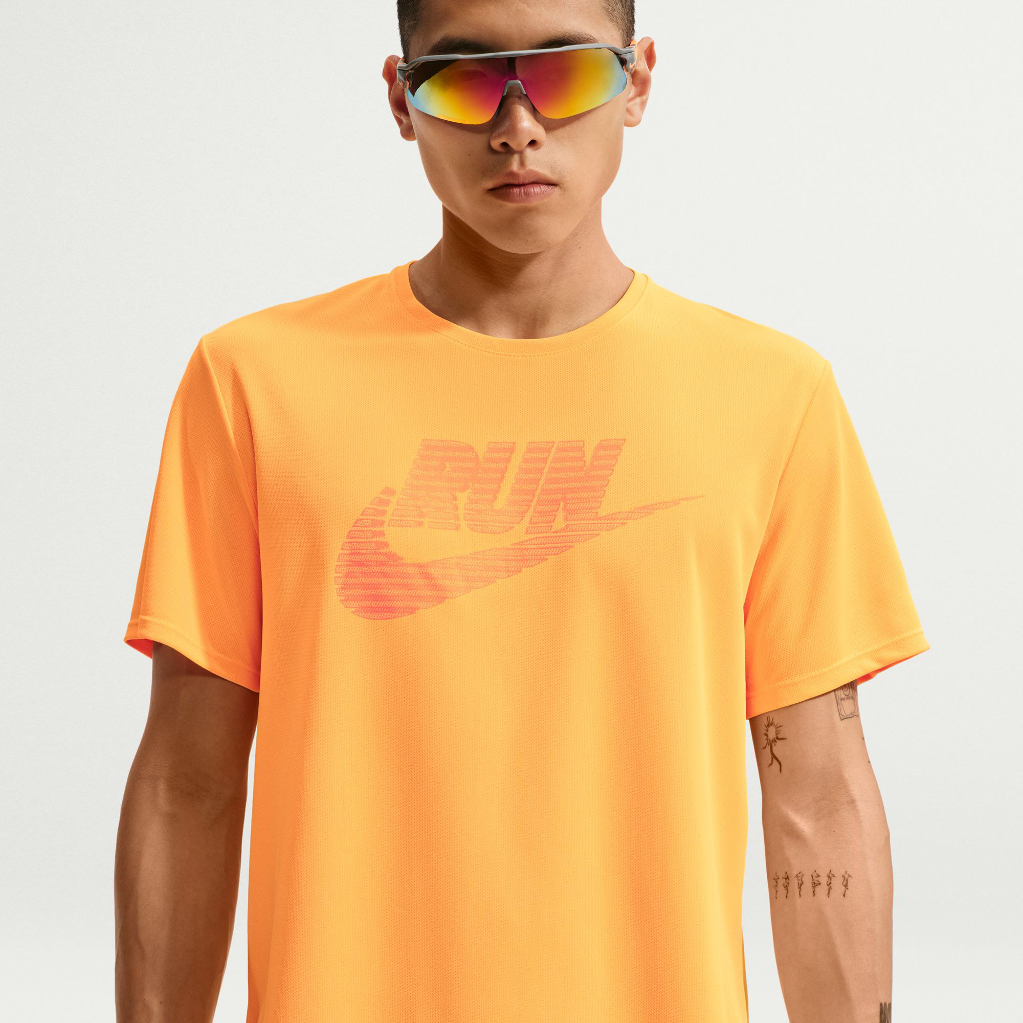 Nike Dri-FIT Miler Erkek Turuncu Koşu T-Shirt