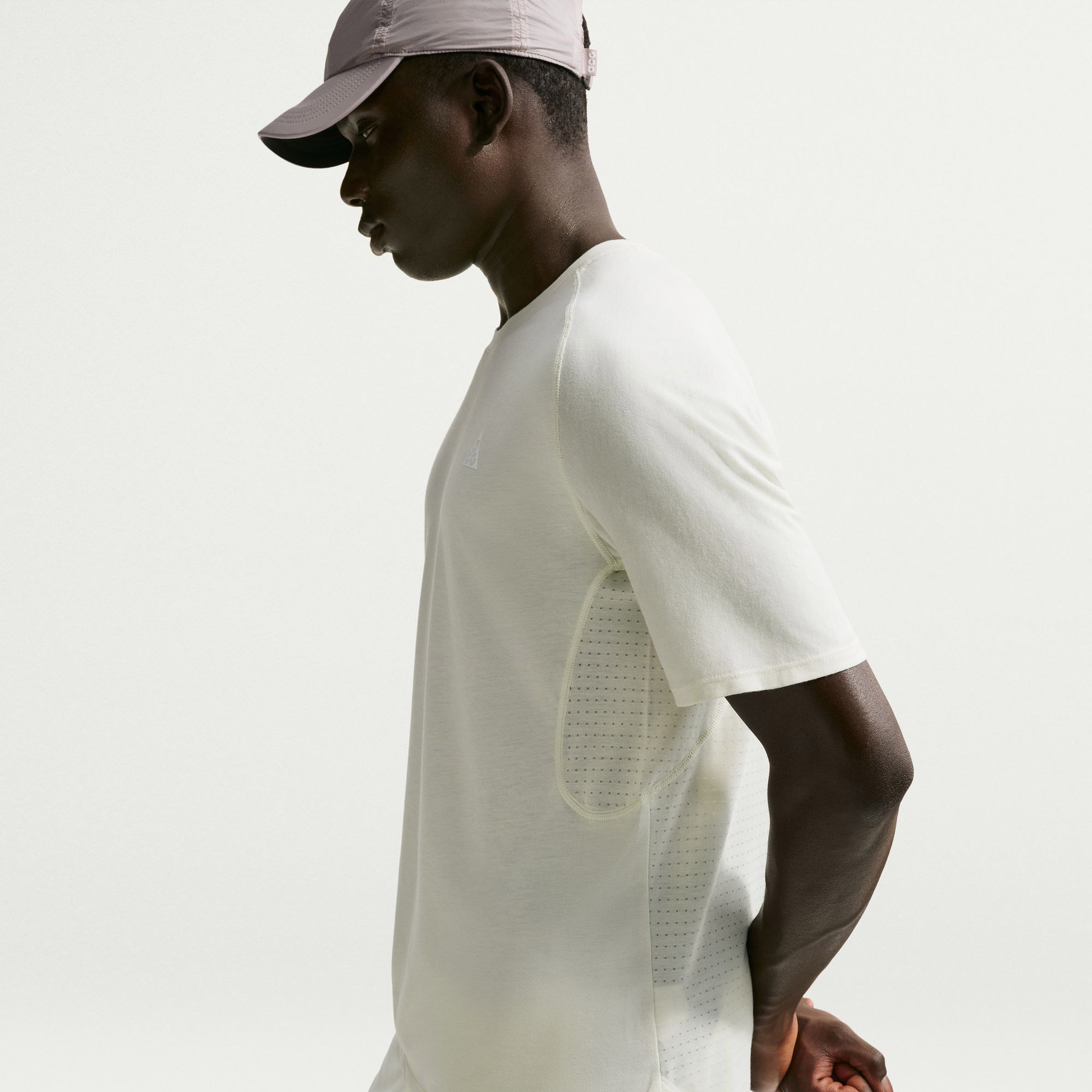 Nike Dri-FIT Acg Chinati Solar Chase Erkek Krem Koşu T-Shirt