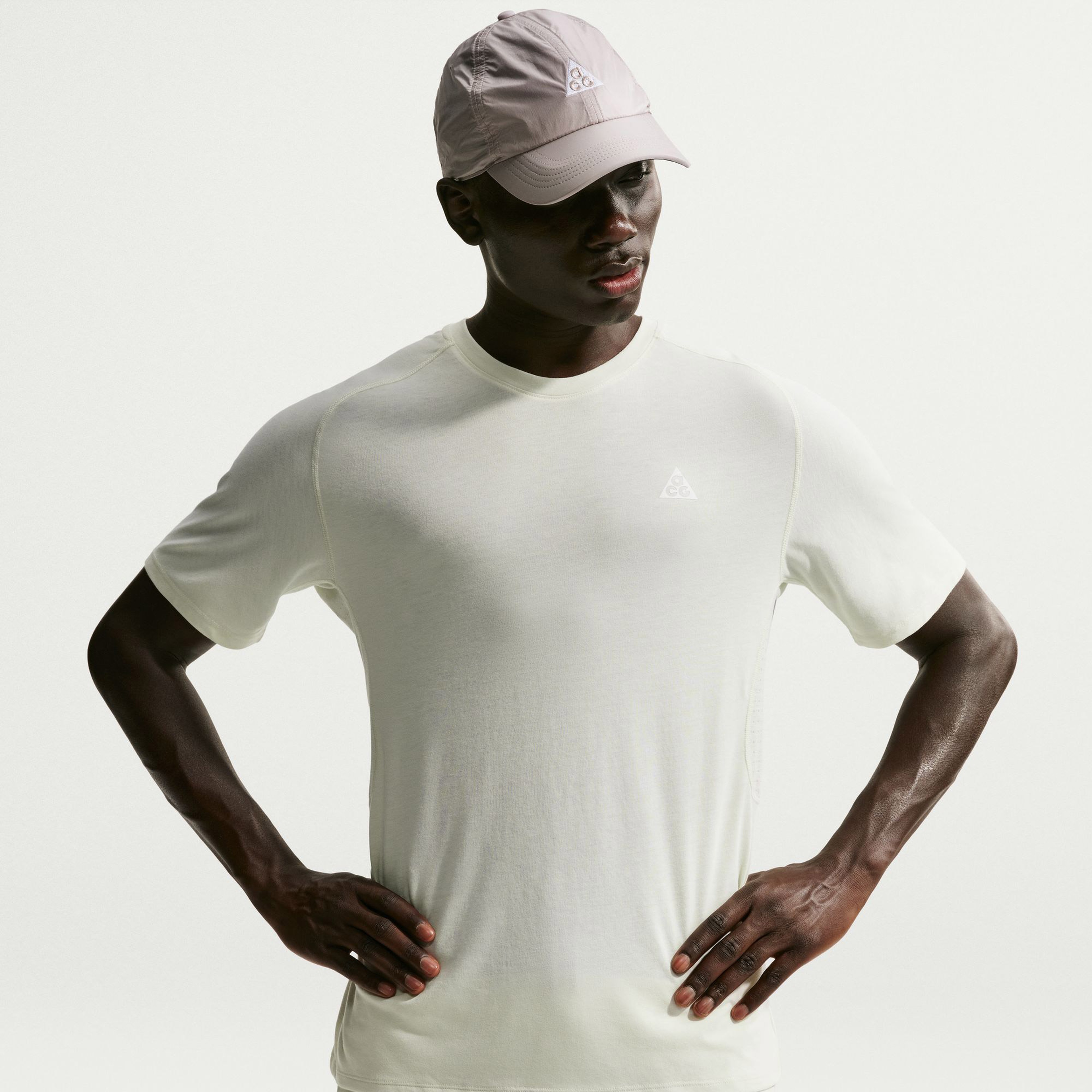 Nike Dri-FIT Acg Chinati Solar Chase Erkek Krem Koşu T-Shirt