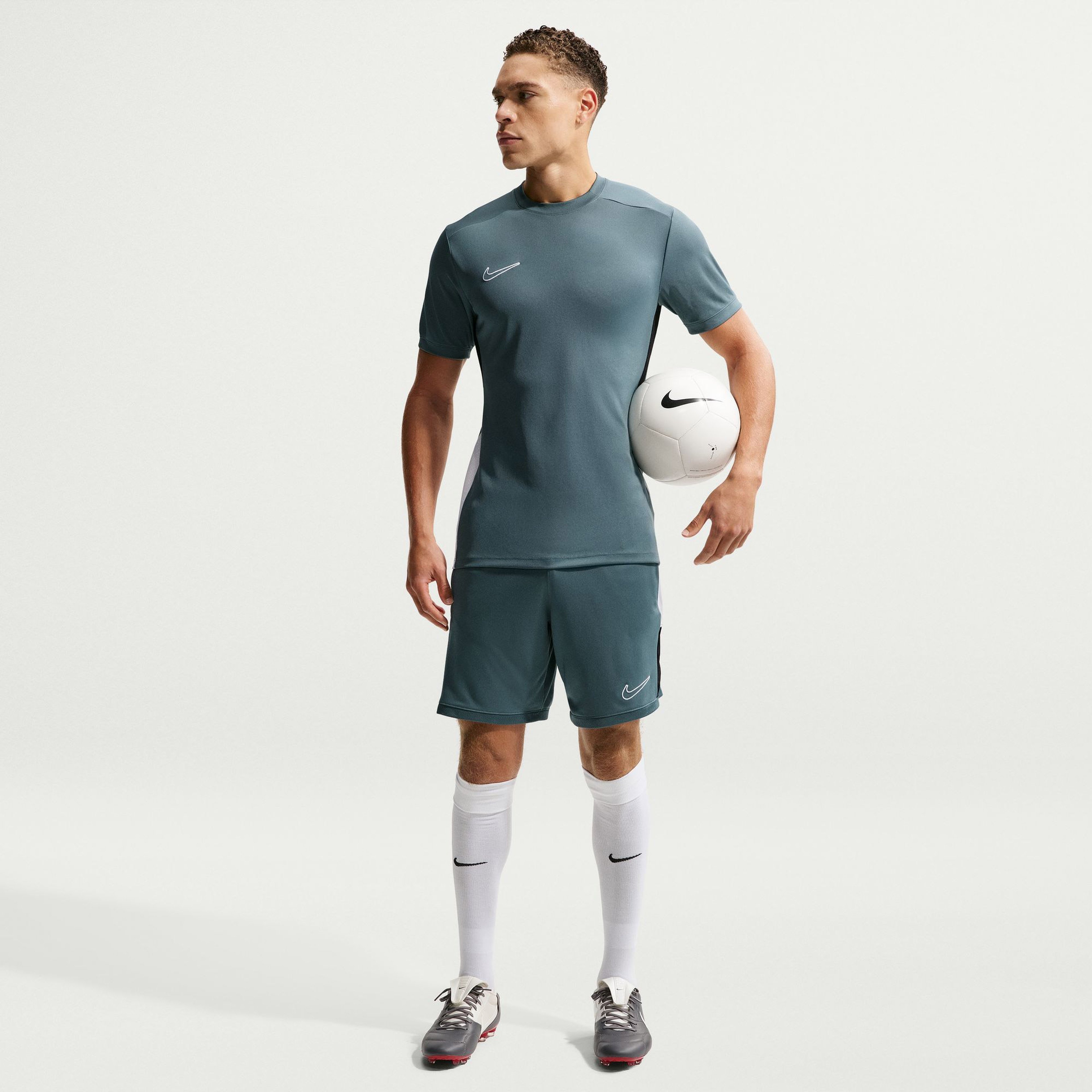 Nike Dri-FIT Academy Erkek Yeşil Futbol Şort