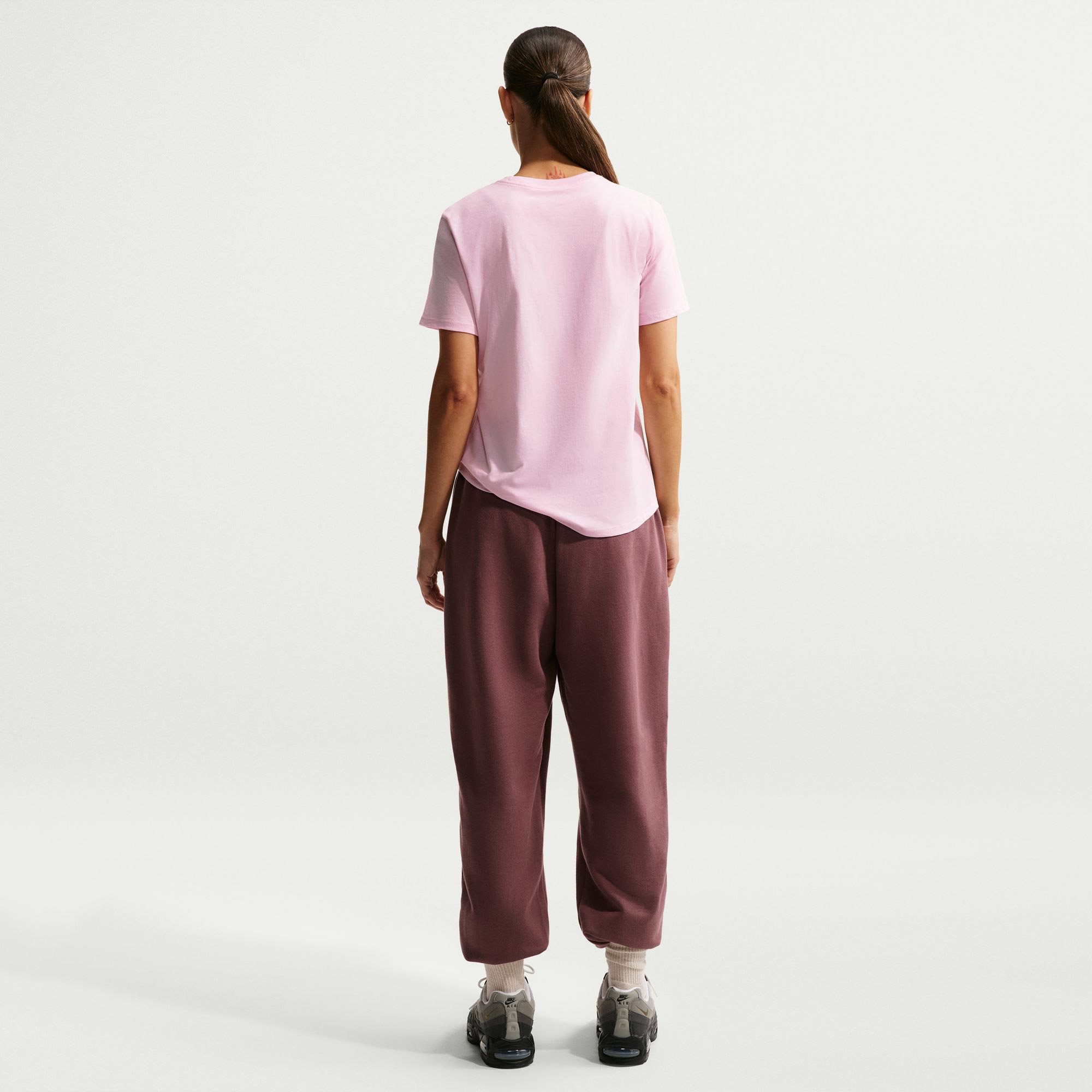 Nike Sportswear Club Essentials Kadın Pembe T-Shirt