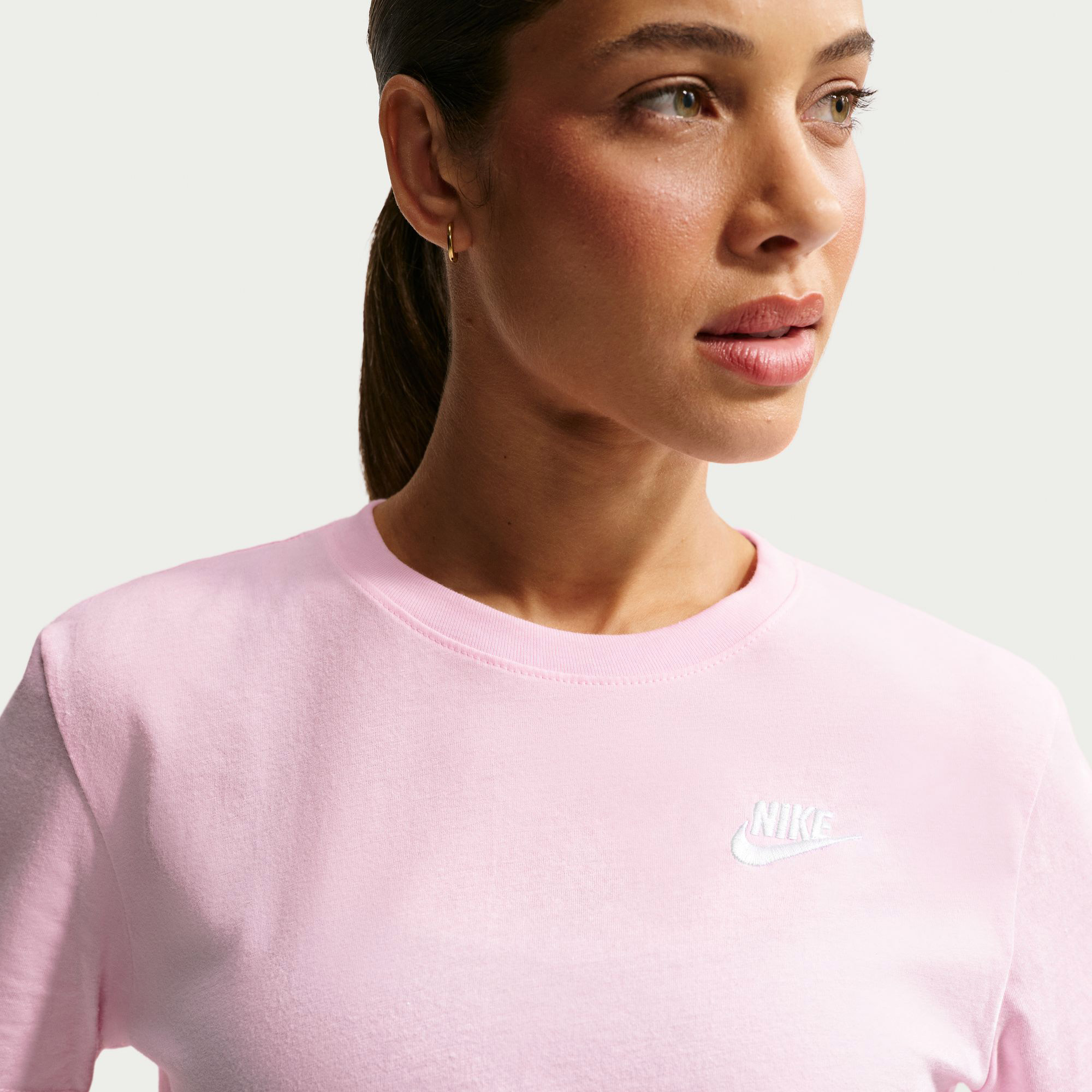 Nike Sportswear Club Essentials Kadın Pembe T-Shirt