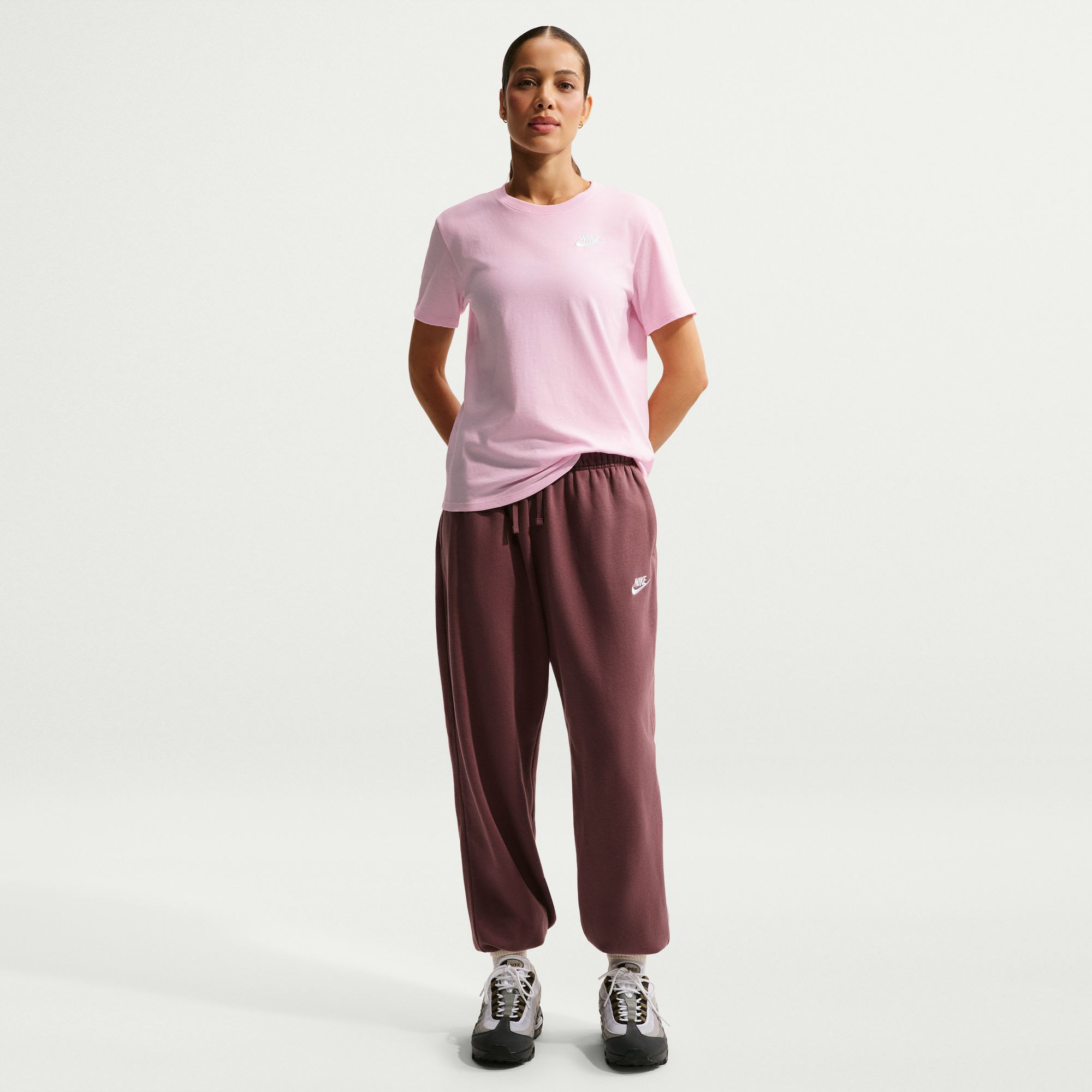 Nike Sportswear Club Essentials Kadın Pembe T-Shirt