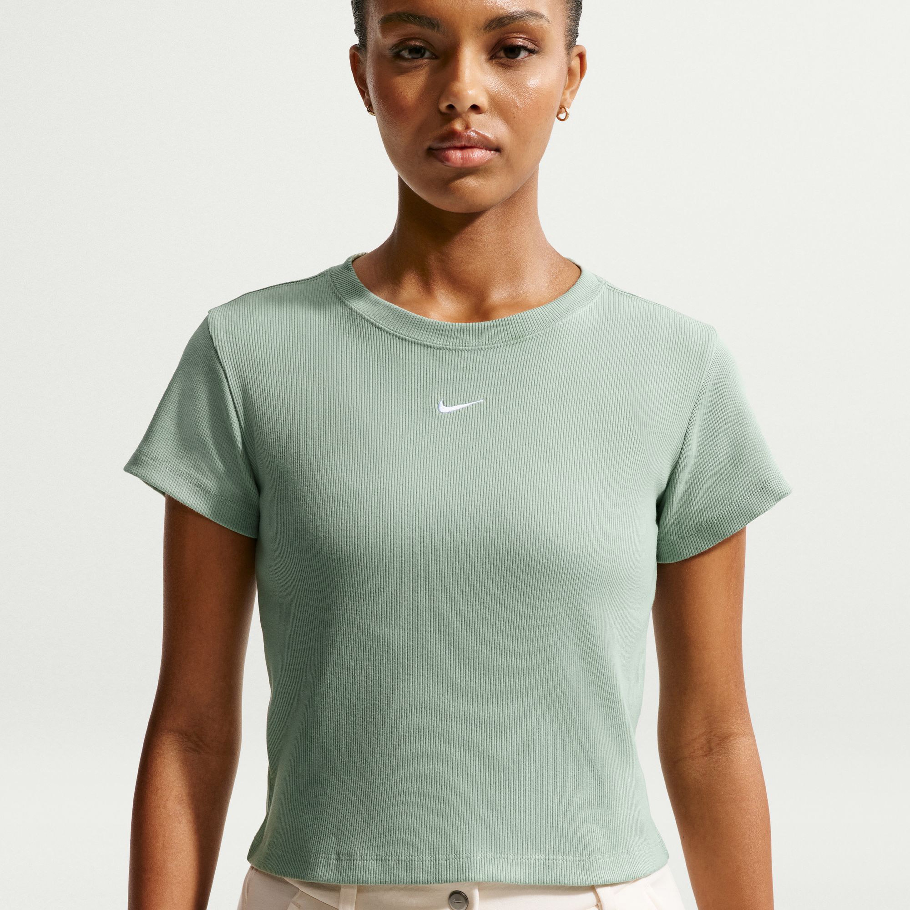 Nike Sportswear Kadın Beyaz T-Shirt