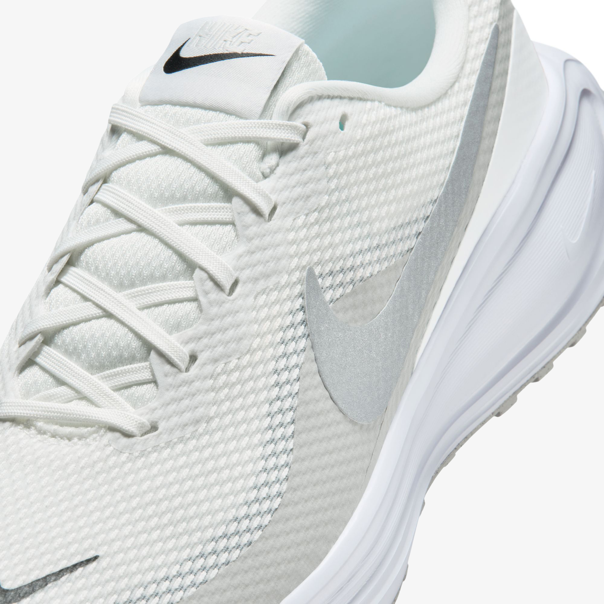 Nike Revolution 8 Erkek Beyaz Koşu Ayakkabısı