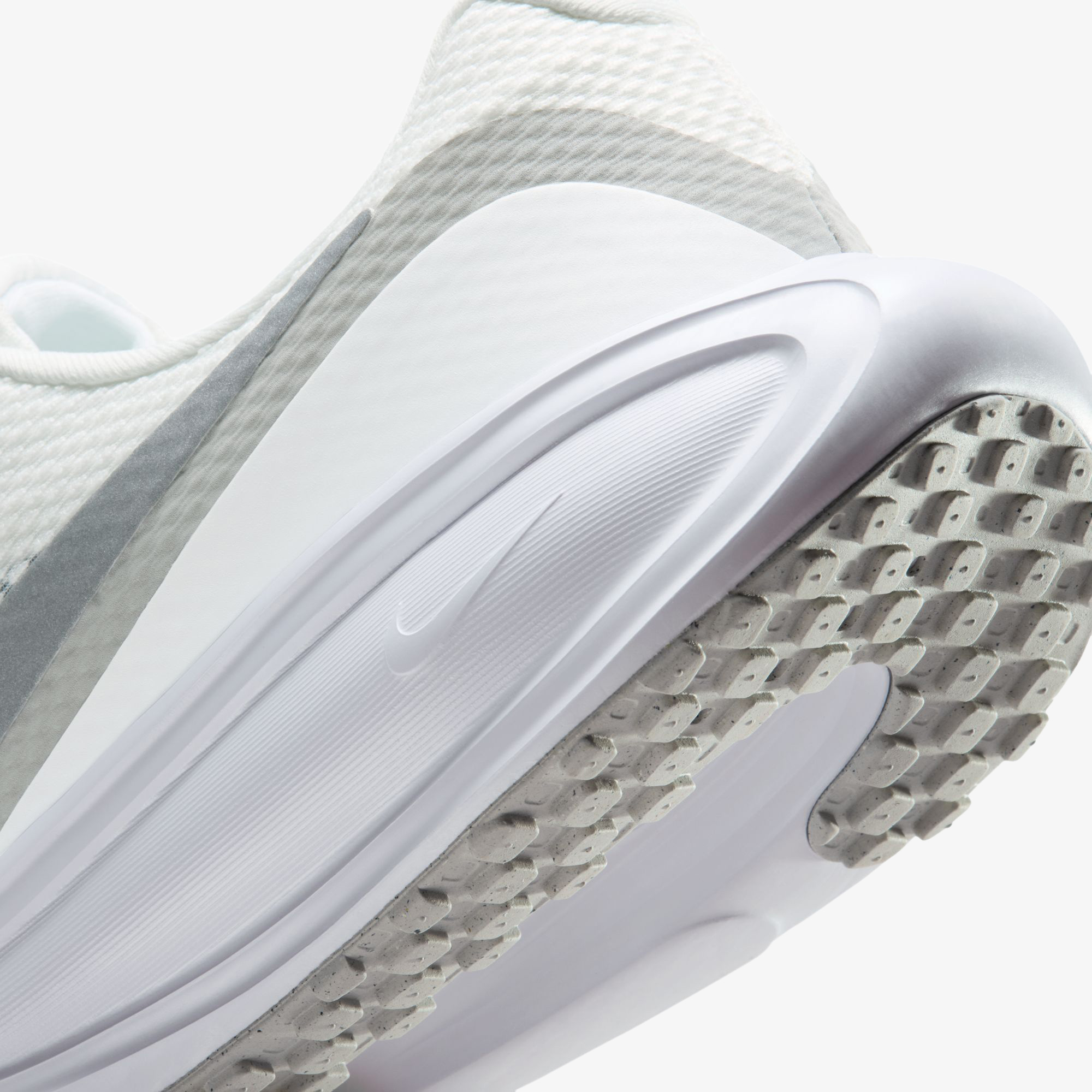 Nike Revolution 8 Erkek Beyaz Koşu Ayakkabısı