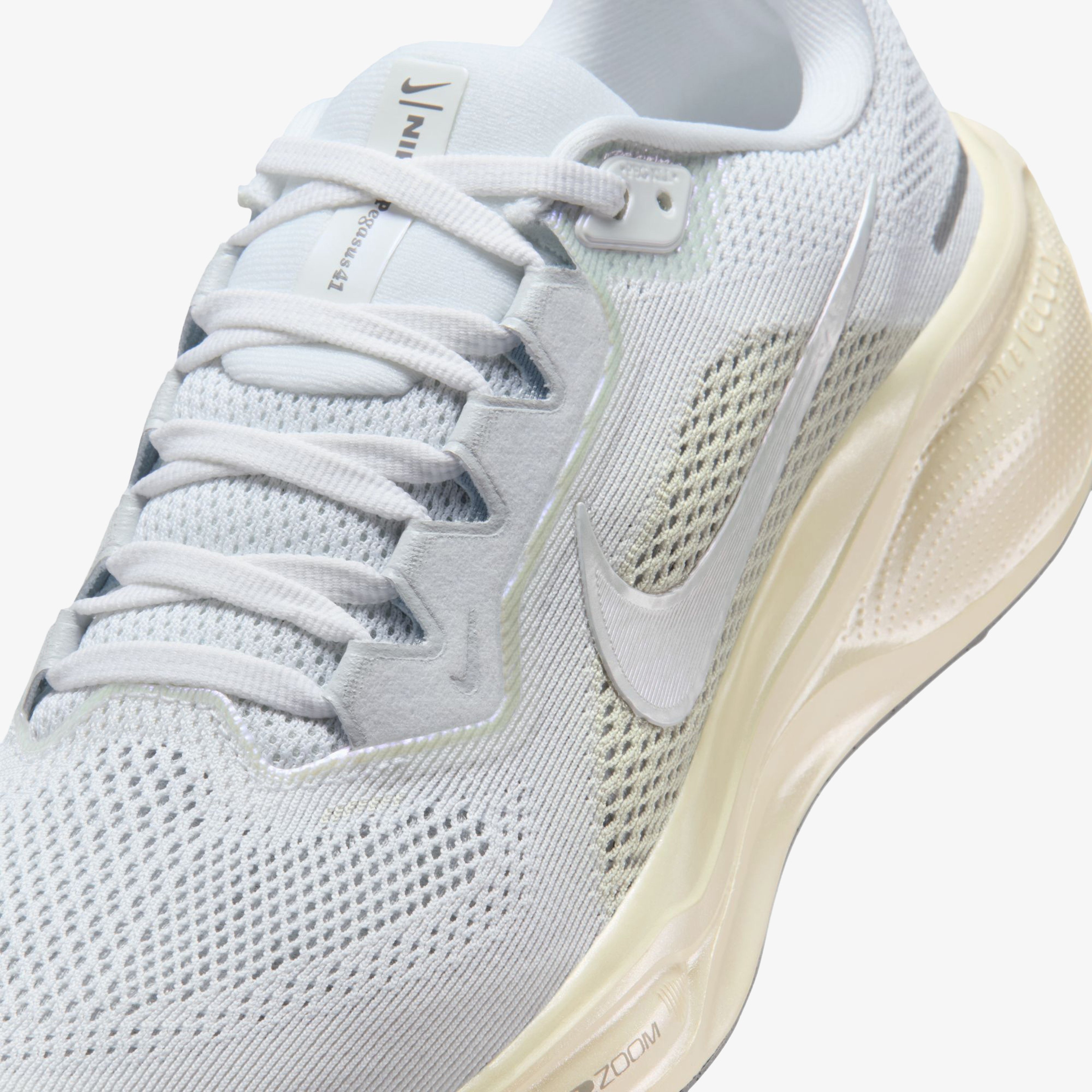 Nike Pegasus 41 Kadın Beyaz Koşu Ayakkabısı