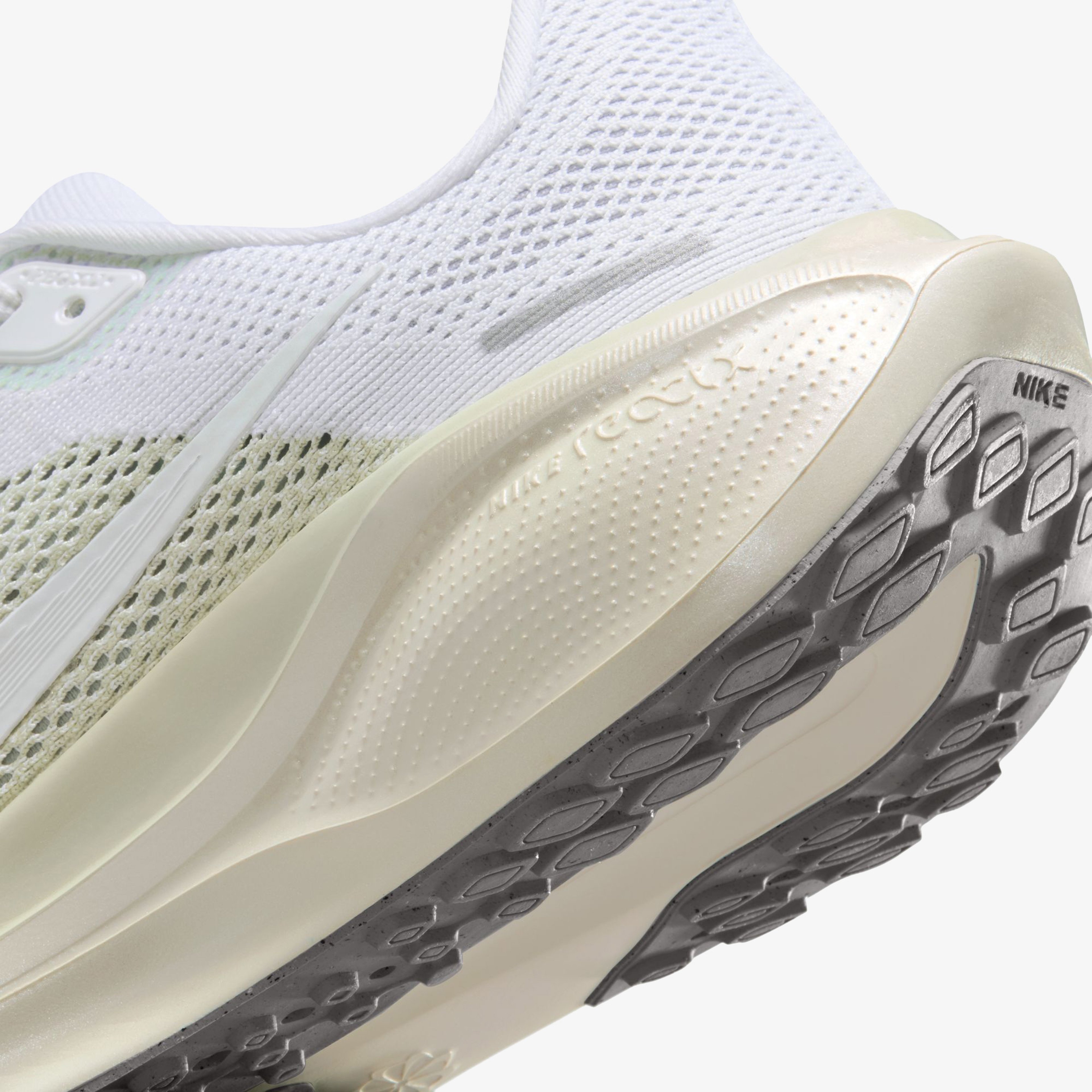 Nike Pegasus 41 Kadın Beyaz Koşu Ayakkabısı