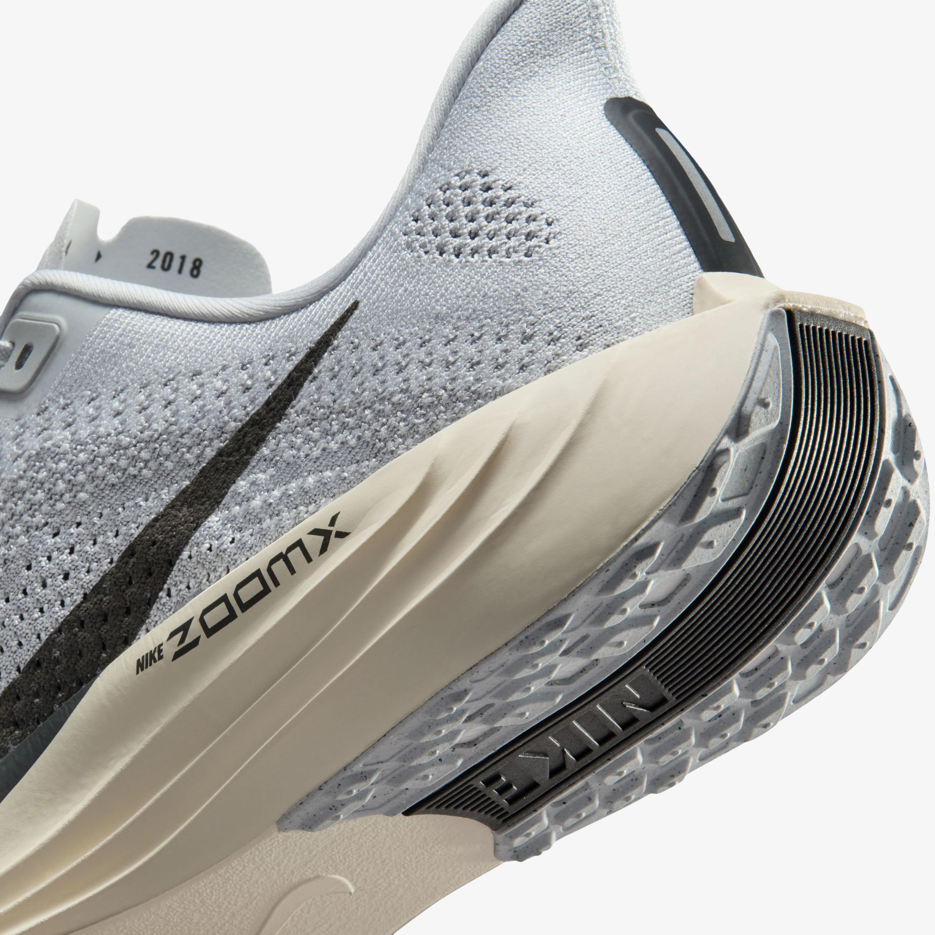 Nike Pegasus Plus Erkek Gri Koşu Ayakkabısı