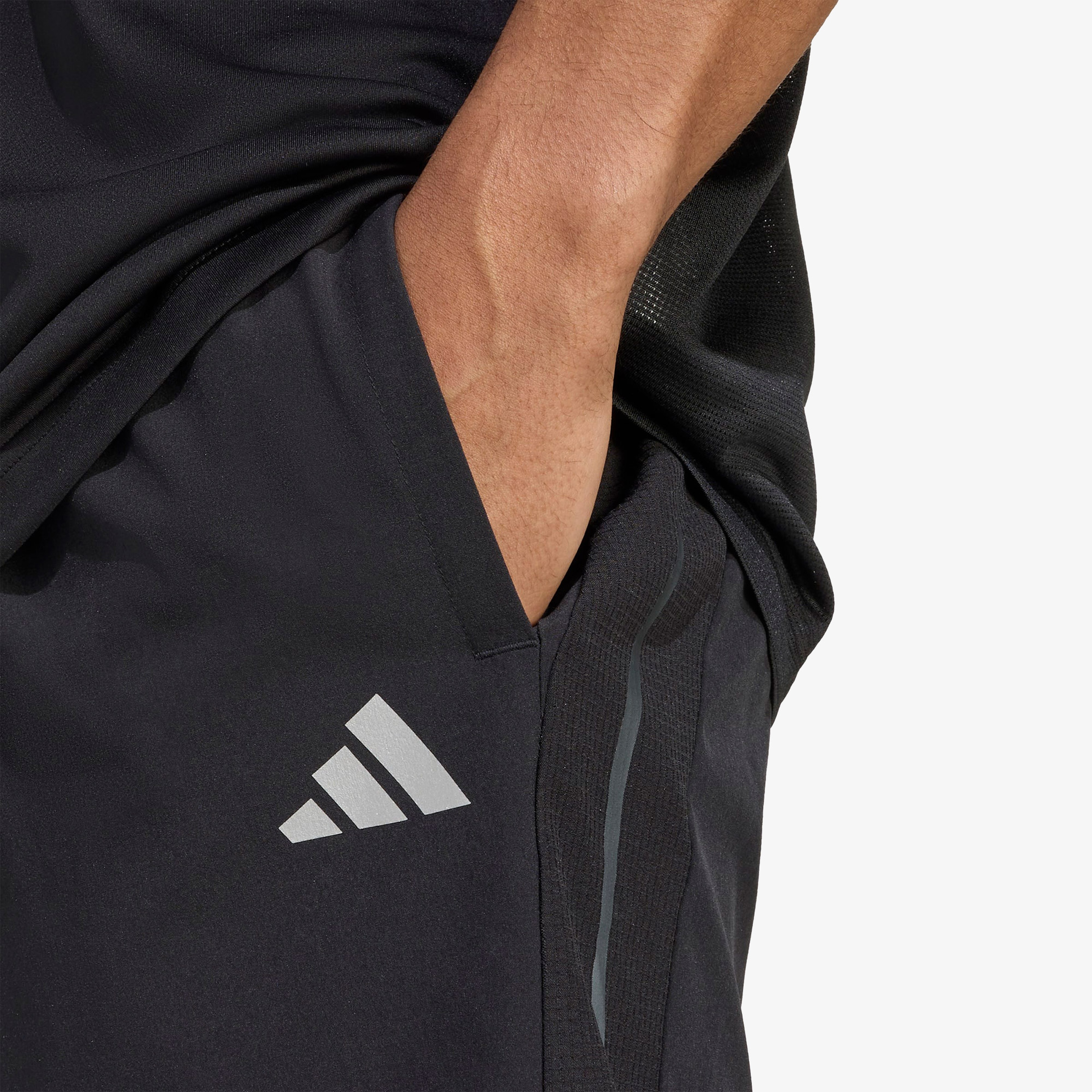 adidas Tech Apparel Graphic Erkek Siyah Şort