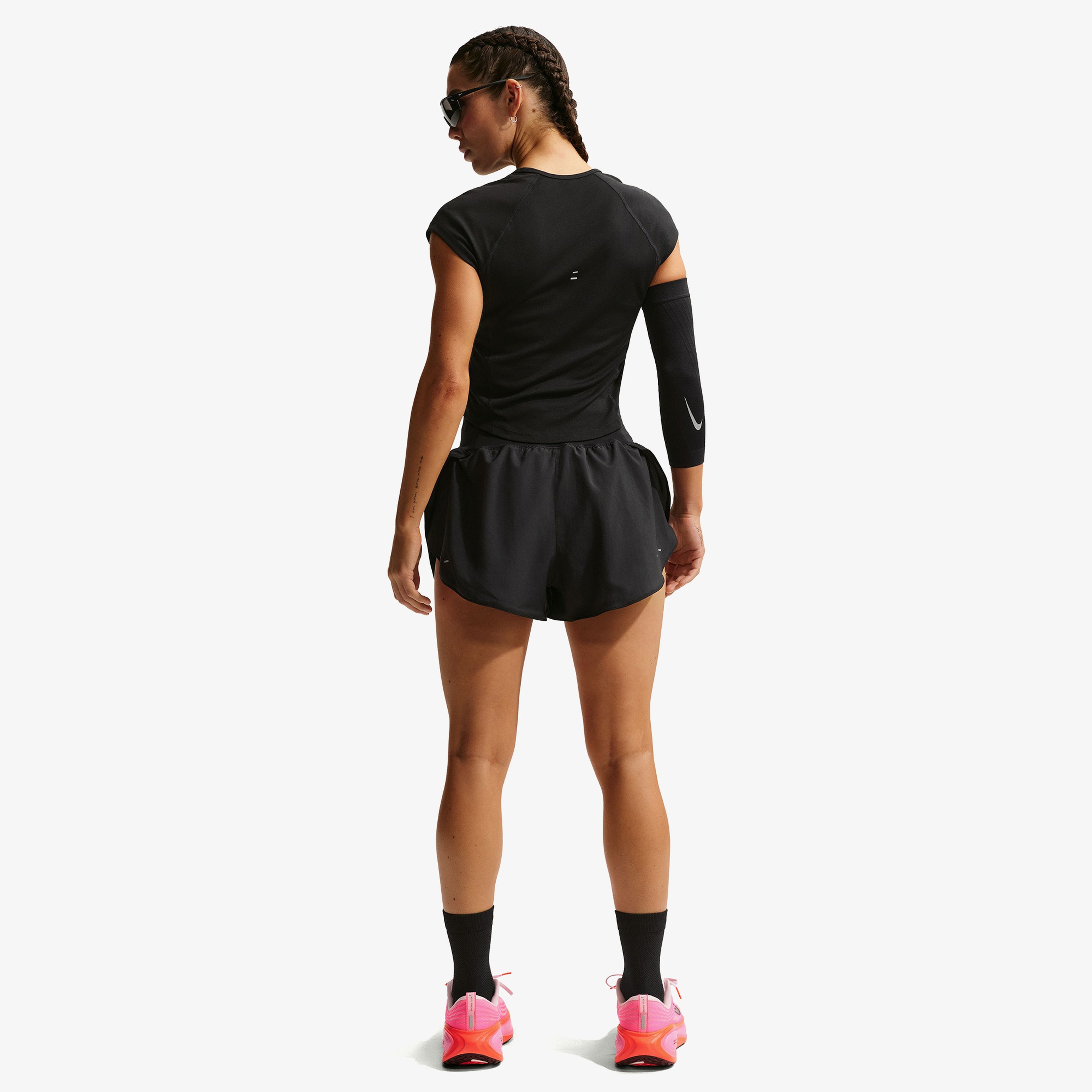 Nike Dri-FIT Mid-Rise Brief-Lined Kadın Siyah Koşu Şort