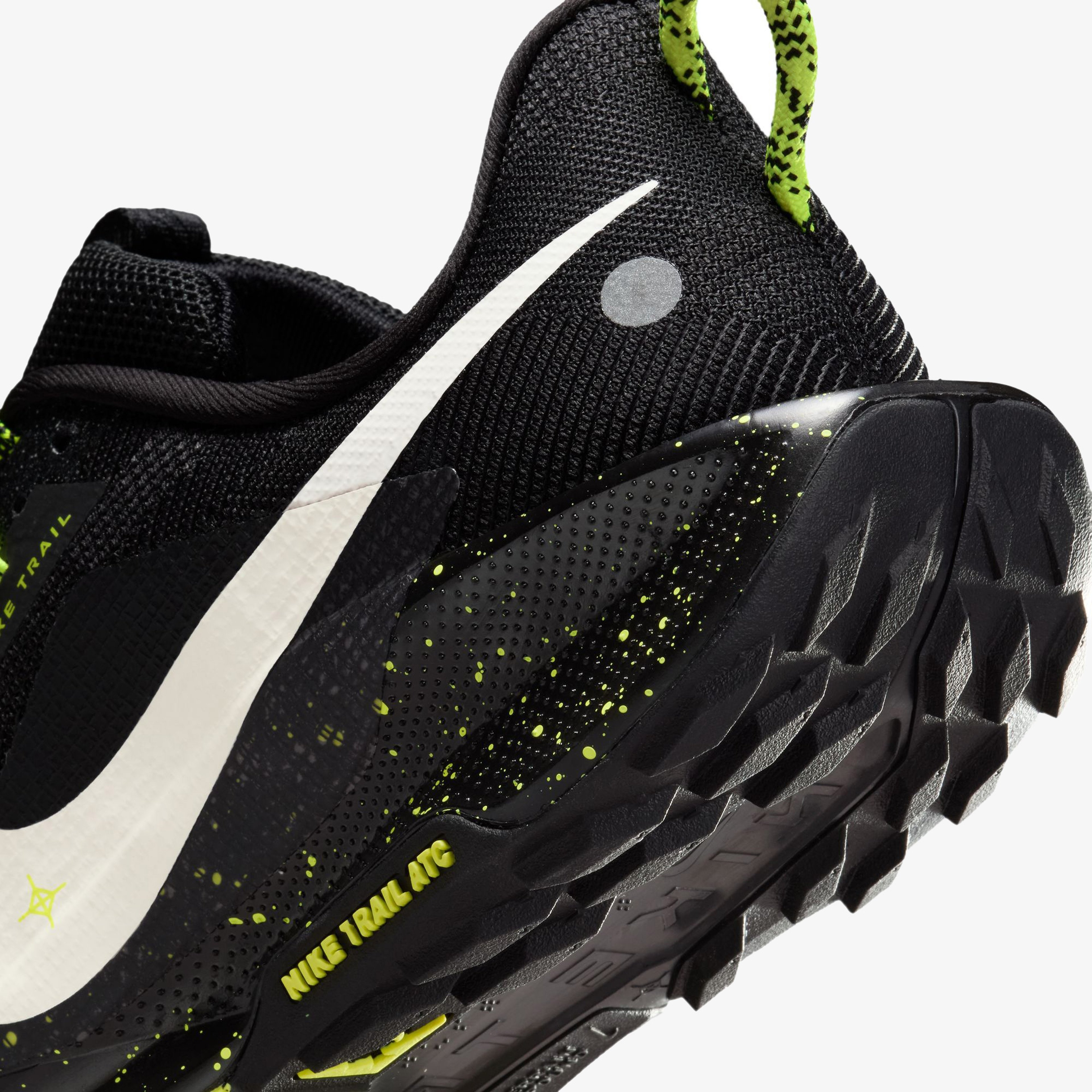 Nike Pegasus Trail 5 Kadın Siyah Koşu Ayakkabısı