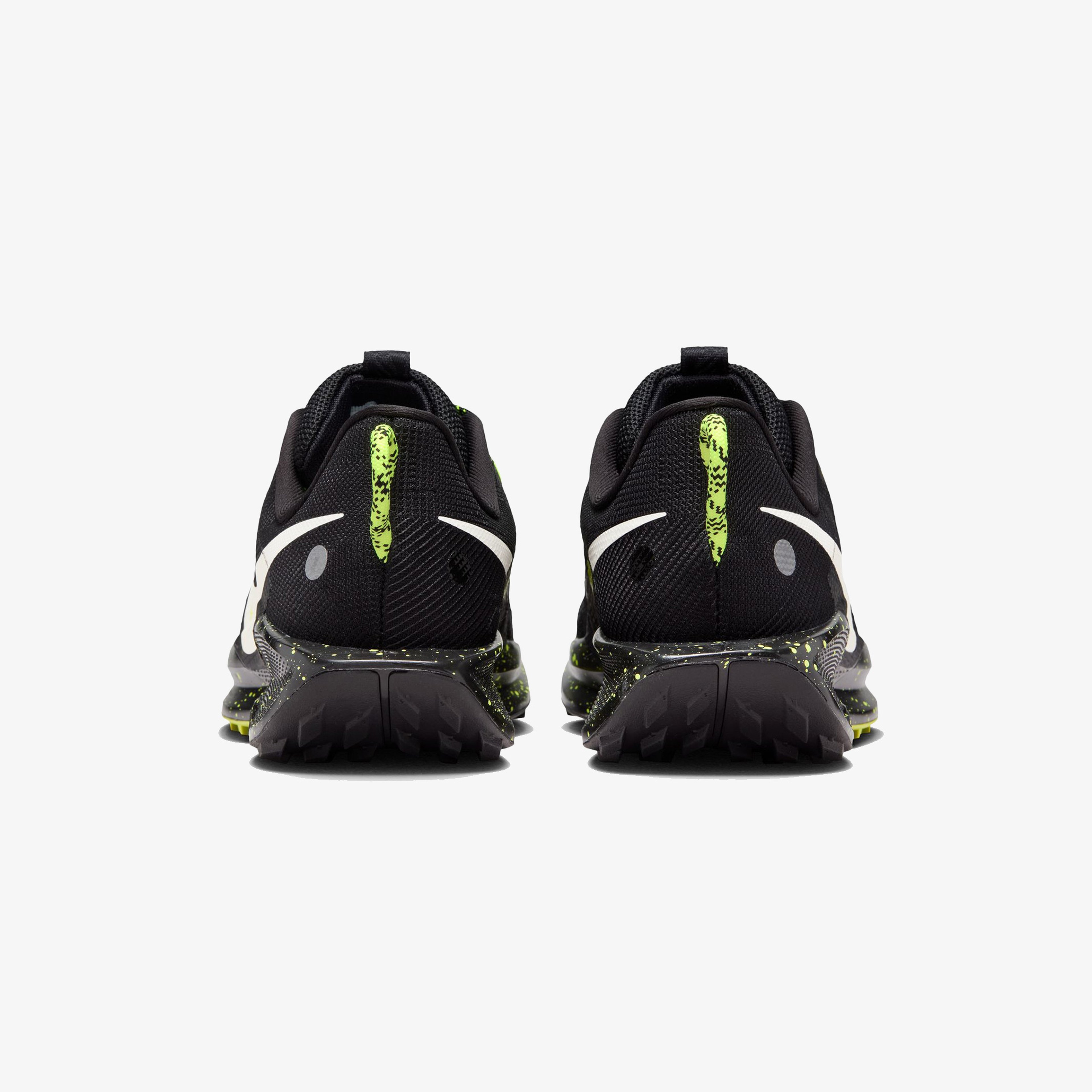 Nike Pegasus Trail 5 Kadın Siyah Koşu Ayakkabısı