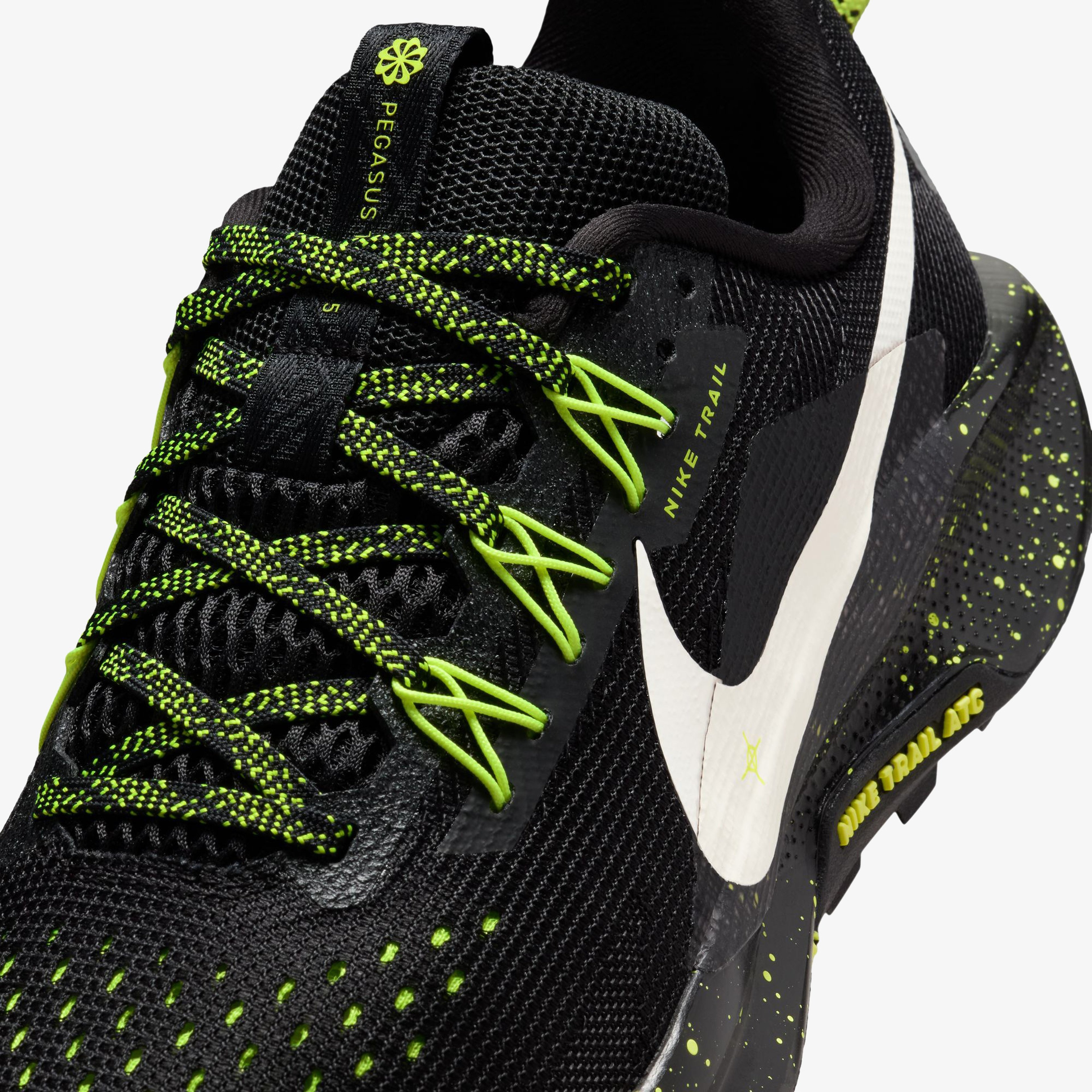 Nike Pegasus Trail 5 Kadın Siyah Koşu Ayakkabısı