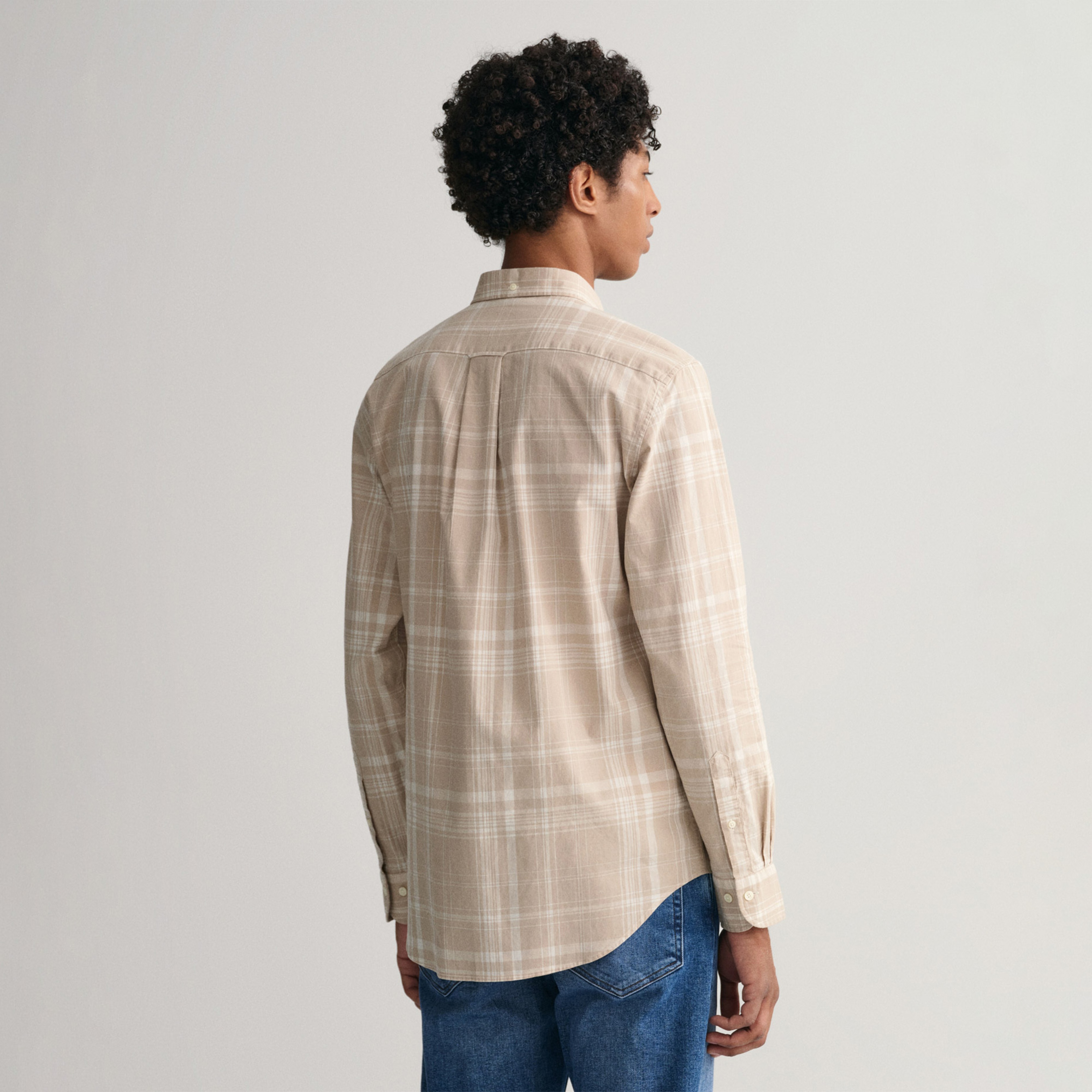 GANT Erkek Bej Regular Fit Düğmeli Yaka Kareli Keten Gömlek