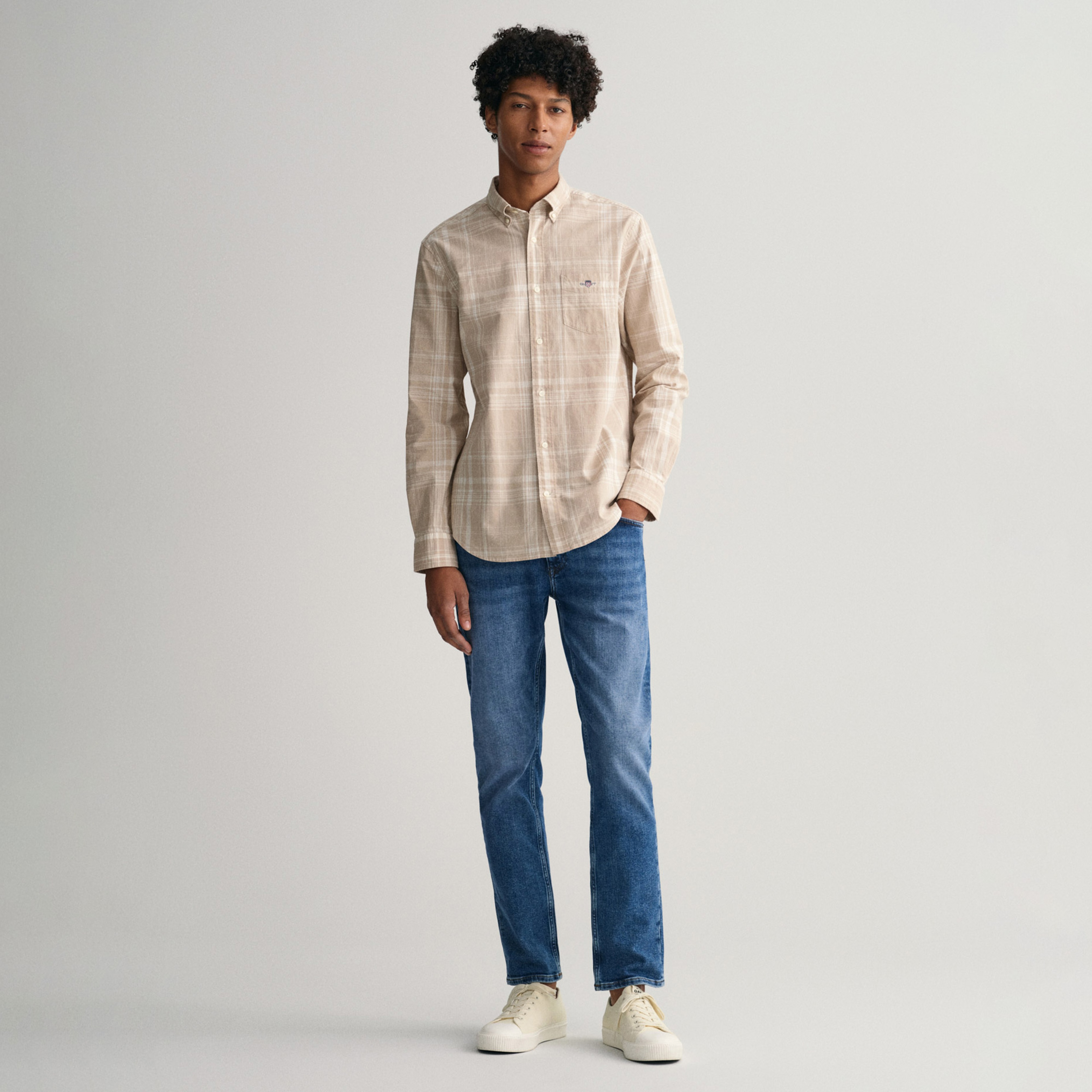 GANT Erkek Bej Regular Fit Düğmeli Yaka Kareli Keten Gömlek