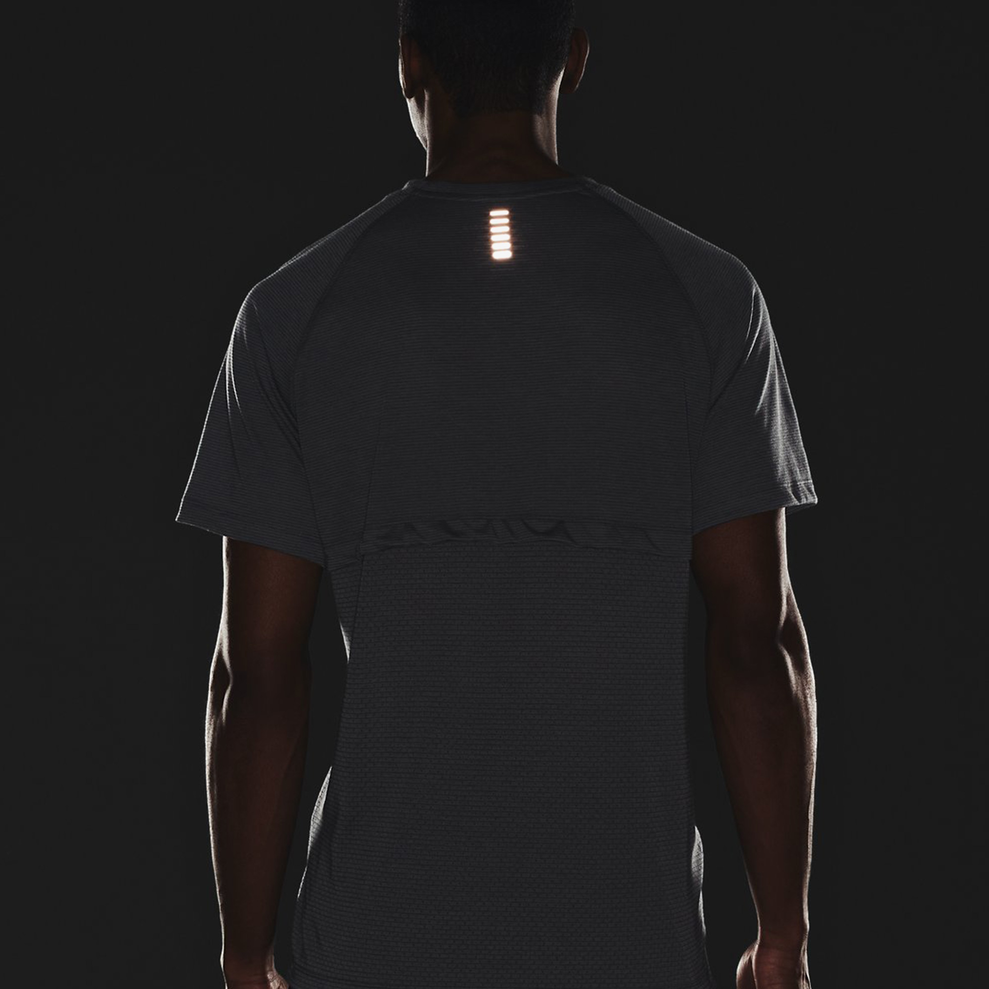 Under Armour Streaker Erkek Gri T-Shirt